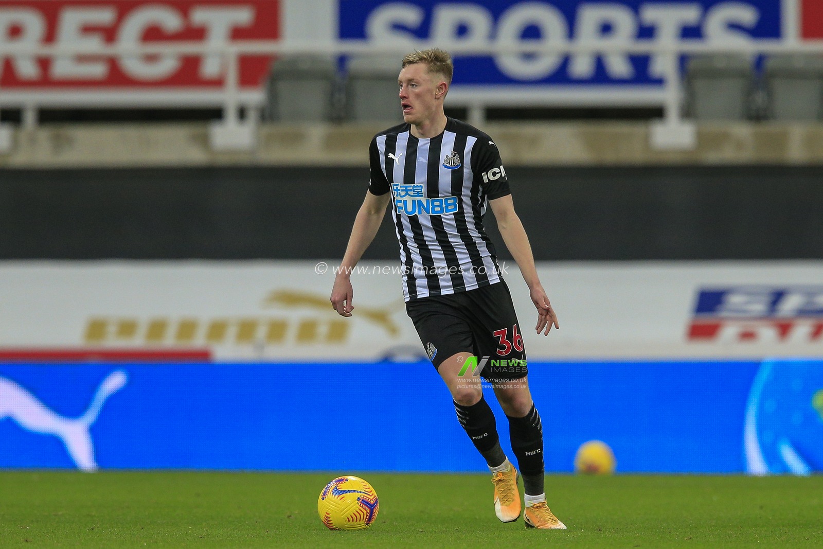 Sean Longstaff #36 of Newcastle United in possession of the ball