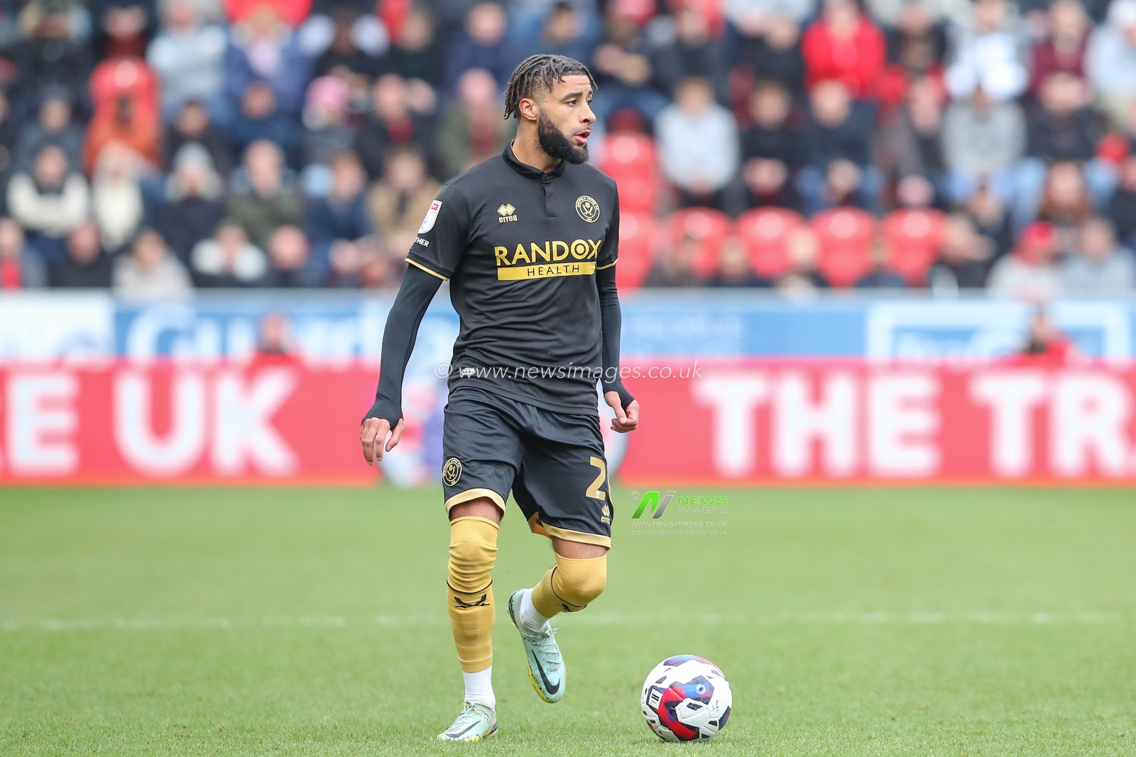 Jayden Bogle #20 of Sheffield United in action during the Sky Bet Championship match Rotherham United vs Sheffield United at New York Stadium, Rotherham, United Kingdom, 4th February 2023

(Photo by Gareth Evans/News Images)