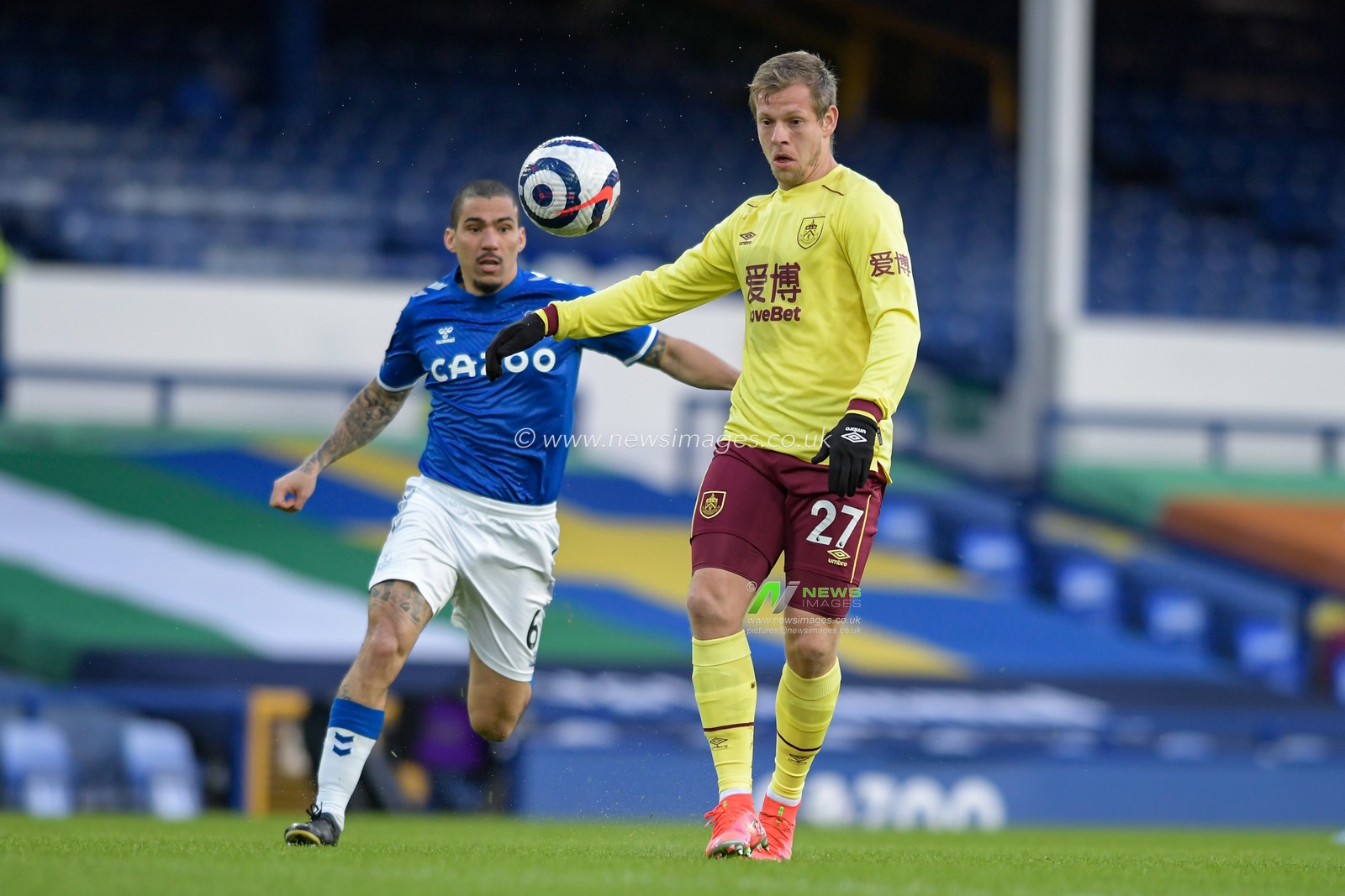 Matej Vydra #27 of Burnley looks to control the ball while under pressure from Allan #6 of Everton
