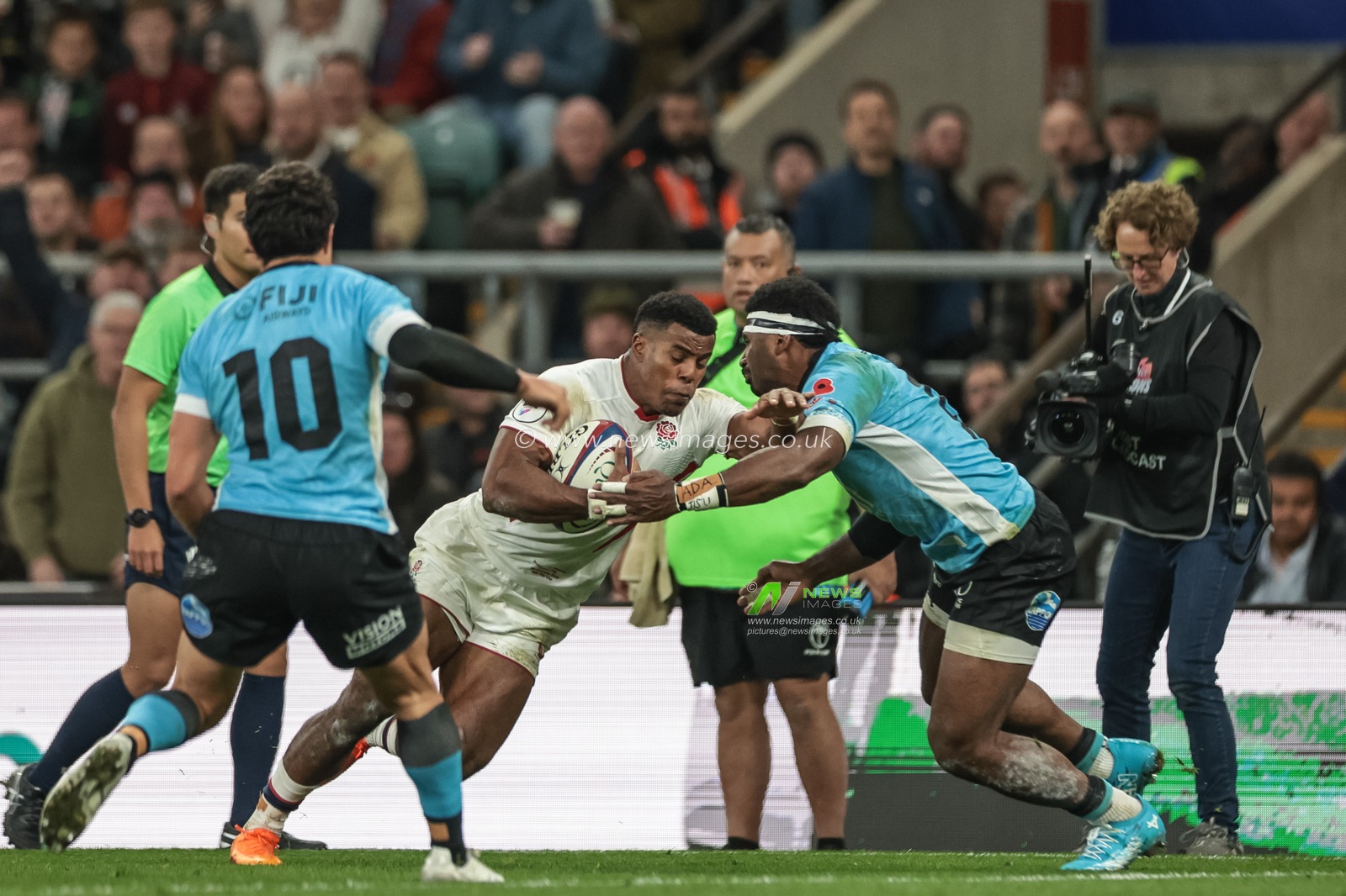 Immanuel Feyi-Waboso of England goes over for a try during the Quilter Nations Series 2025 match England vs Fiji at Allianz Stadium, Twickenham, United Kingdom, 8th November 2025

(Photo by Mark Cosgrove/News Images)

*** GER AUT SUI OUT ***