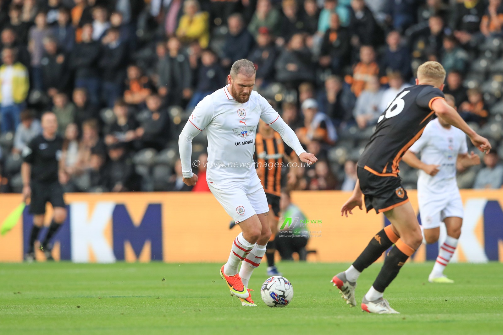 James Norwood #9 of Barnsley with the ball during the Pre-season friendly match Hull City vs Barnsley at MKM Stadium, Hull, United Kingdom, 18th July 2023

(Photo by Alfie Cosgrove/News Images)