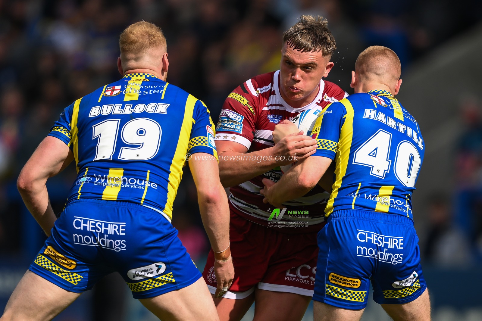 Ben Hartill of Warrington Wolves is tackled by Harvie Hill of Wigan Warriors during the Betfred Super League Round 13 match Warrington Wolves vs Wigan Warriors at Halliwell Jones Stadium, Warrington, United Kingdom, 1st June 2024

(Photo by Craig Thomas/News Images)