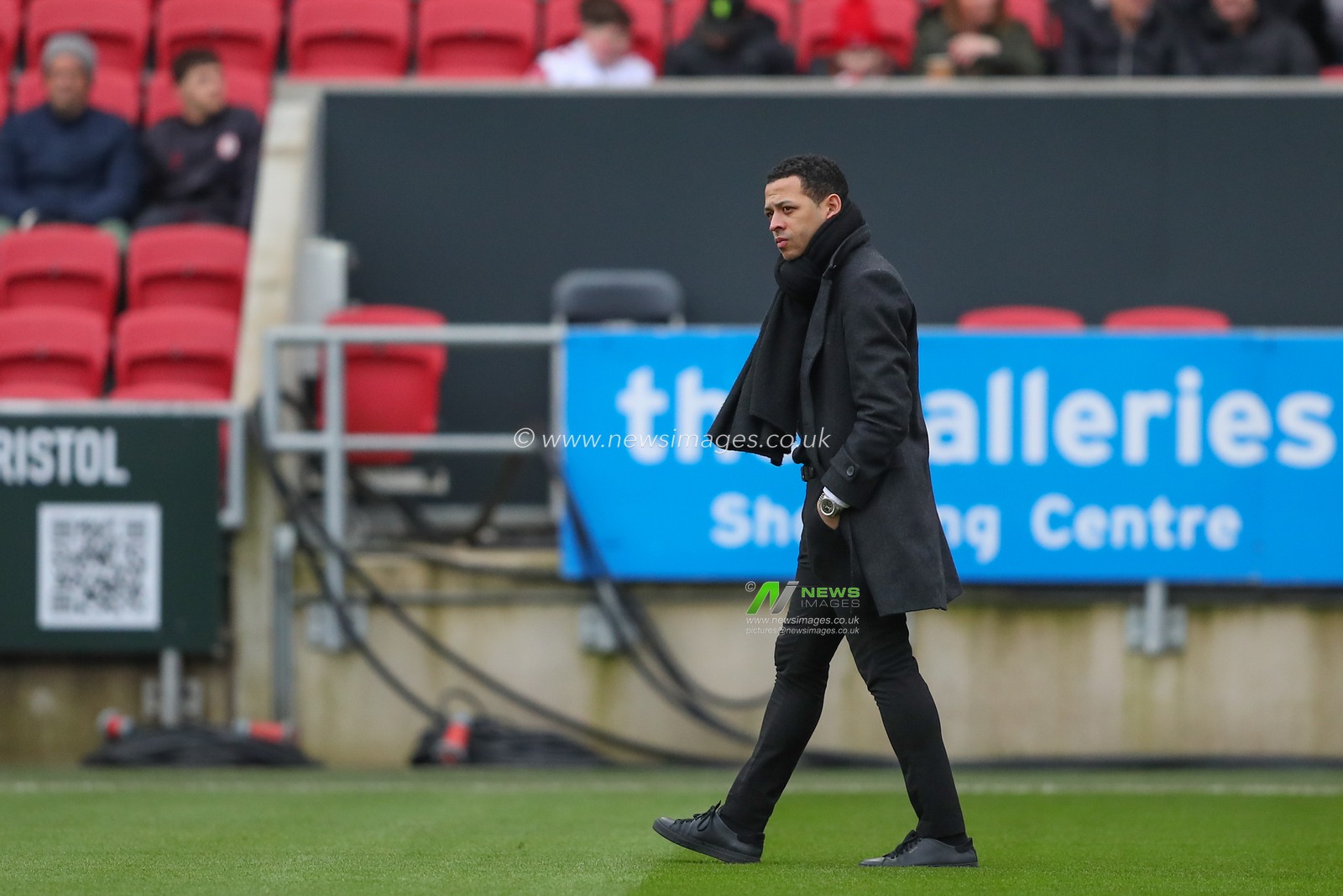 Liam Rosenior manager of Hull City during the pre-game warm up ahead of the Sky Bet Championship match Bristol City vs Hull City at Ashton Gate, Bristol, United Kingdom, 25th February 2023

(Photo by Gareth Evans/News Images)