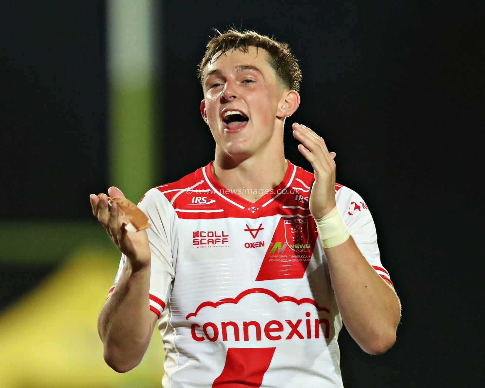 Jack Broadbent of Hull KR applauds the fans after the Betfred Super League Round 13 match Hull KR vs St Helens at Sewell Group Craven Park, Kingston upon Hull, United Kingdom, 30th May 2025(Photo by Sam Eaden/News Images)
