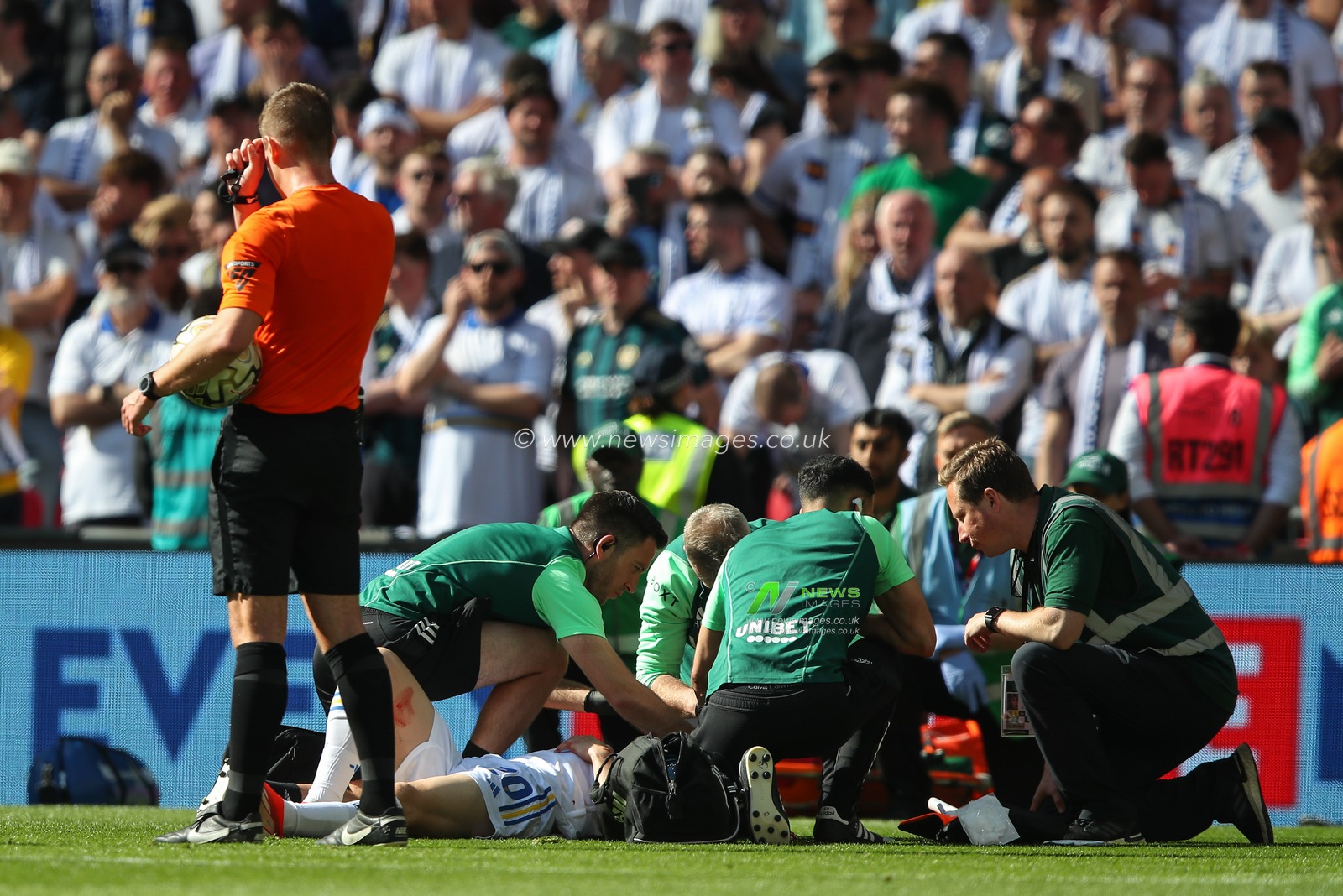 Daniel James of Leeds United receives medical treatment during the Sky Bet Championship Play-Off Final match Leeds United vs Southampton at Wembley Stadium, London, United Kingdom, 26th May 2024

(Photo by Gareth Evans/News Images)