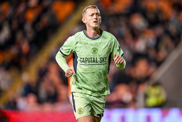 George Saville of Luton Town during the Sky Bet League 1 match Blackpool vs Luton Town at Bloomfield Road, Blackpool, United Kingdom, 30th September 2025

(Photo by Adam Gee/News Images)