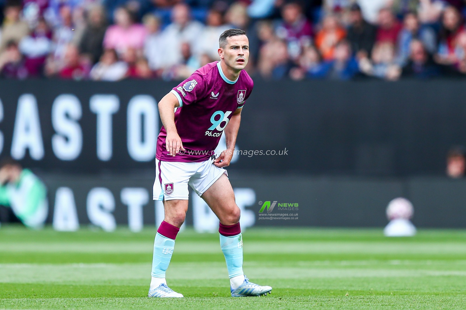 Josh Cullen of Burnley during the Premier League match Burnley vs Sunderland at Turf Moor, Burnley, United Kingdom, 23rd August 2025

(Photo by Jorge Horsted/News Images)