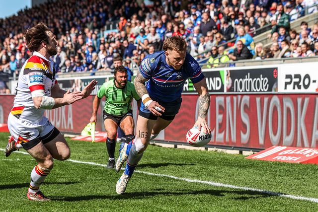Tom Johnstone of Wakefield Trinity goes over for a try during the Betfred Super League round 8 match Wakefield Trinity vs Bradford Bulls at DIY Kitchens Stadium, Wakefield, United Kingdom on 18 April 2026

(Photo by Alfie Cosgrove/News Images)