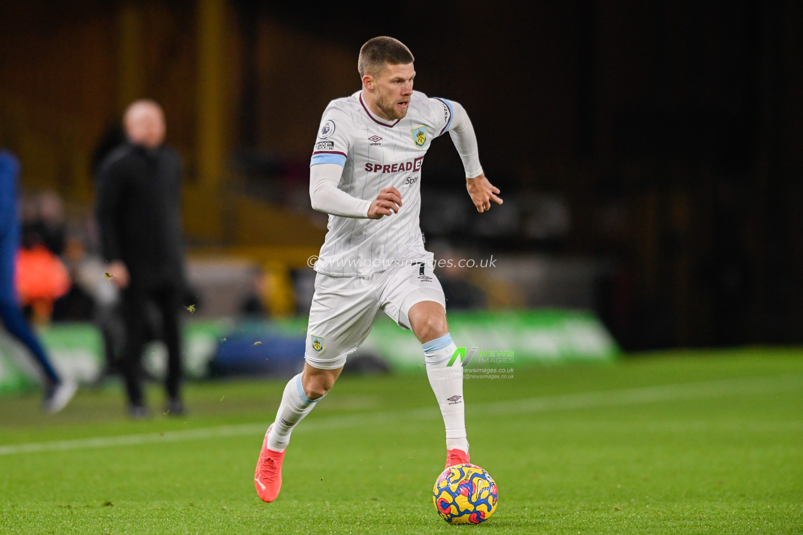 Johann Guomundsson #7 of Burnley runs forward with the ball