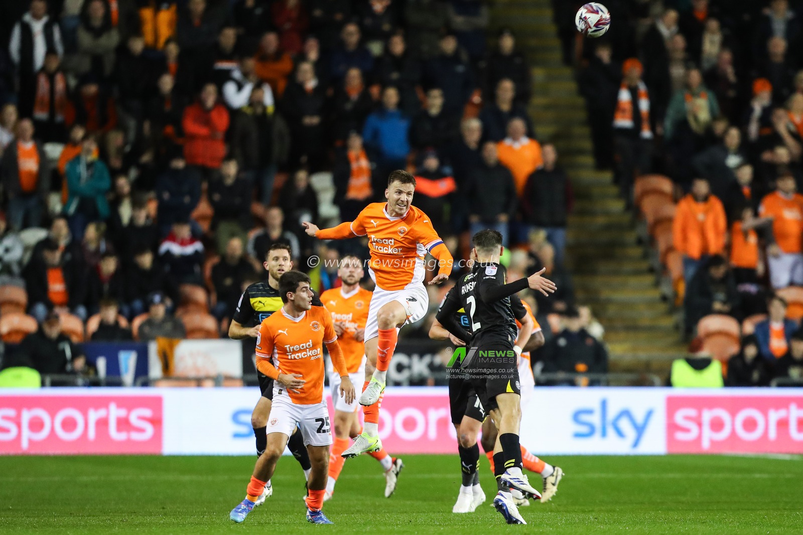 Lee Evans of Blackpool heads the ball during the Sky Bet League 1 match Blackpool vs Wigan Athletic at Bloomfield Road, Blackpool, United Kingdom, 28th October 2024

(Photo by Gareth Evans/News Images)