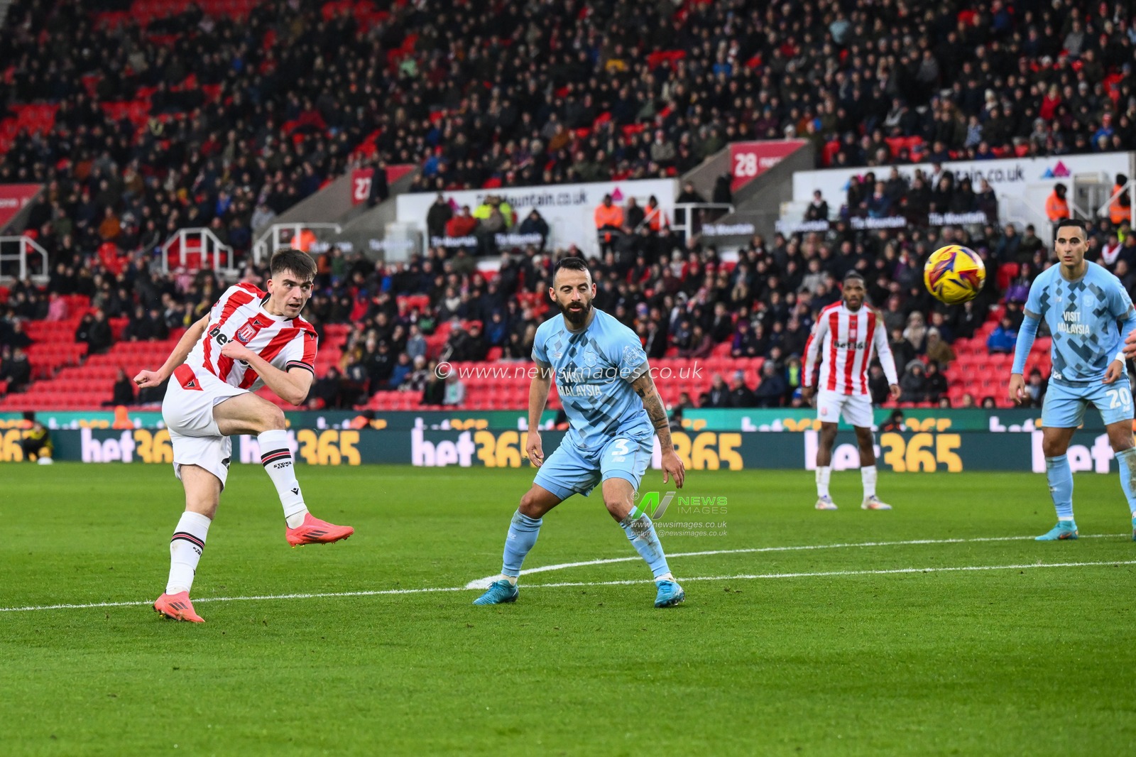 Andy Moran of Stoke City shoots on goal during the Sky Bet Championship match Stoke City vs Cardiff City at Bet365 Stadium, Stoke-on-Trent, United Kingdom, 14th December 2024

(Photo by Craig Thomas/News Images)
