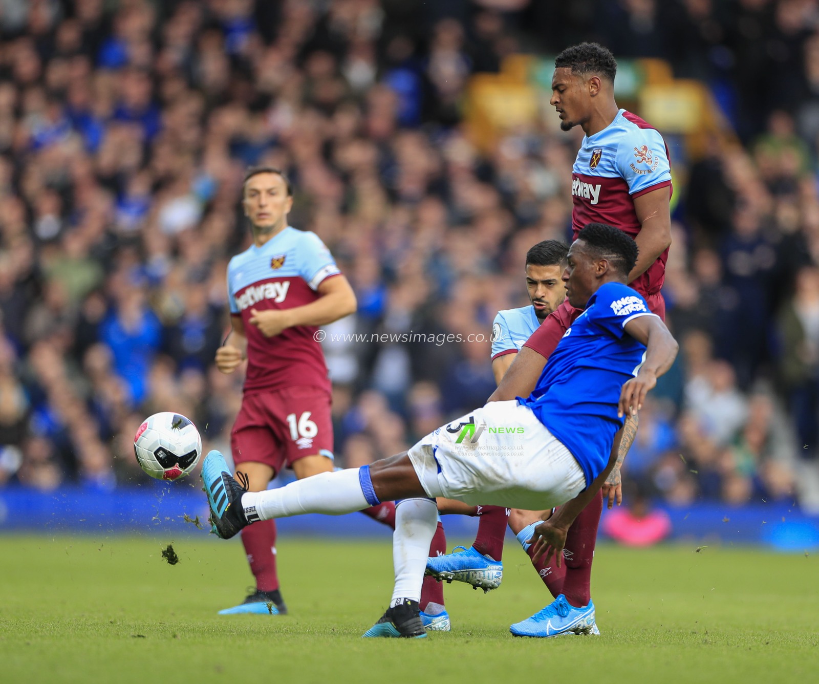 19th October 2019, Goodison Park, Liverpool, England; Premier League, Everton v West Ham United : Yerry Mina (13) of Everton clears the ball under pressure from Sebastian Haller (22) of West Ham United

Credit: Conor Molloy/News Images