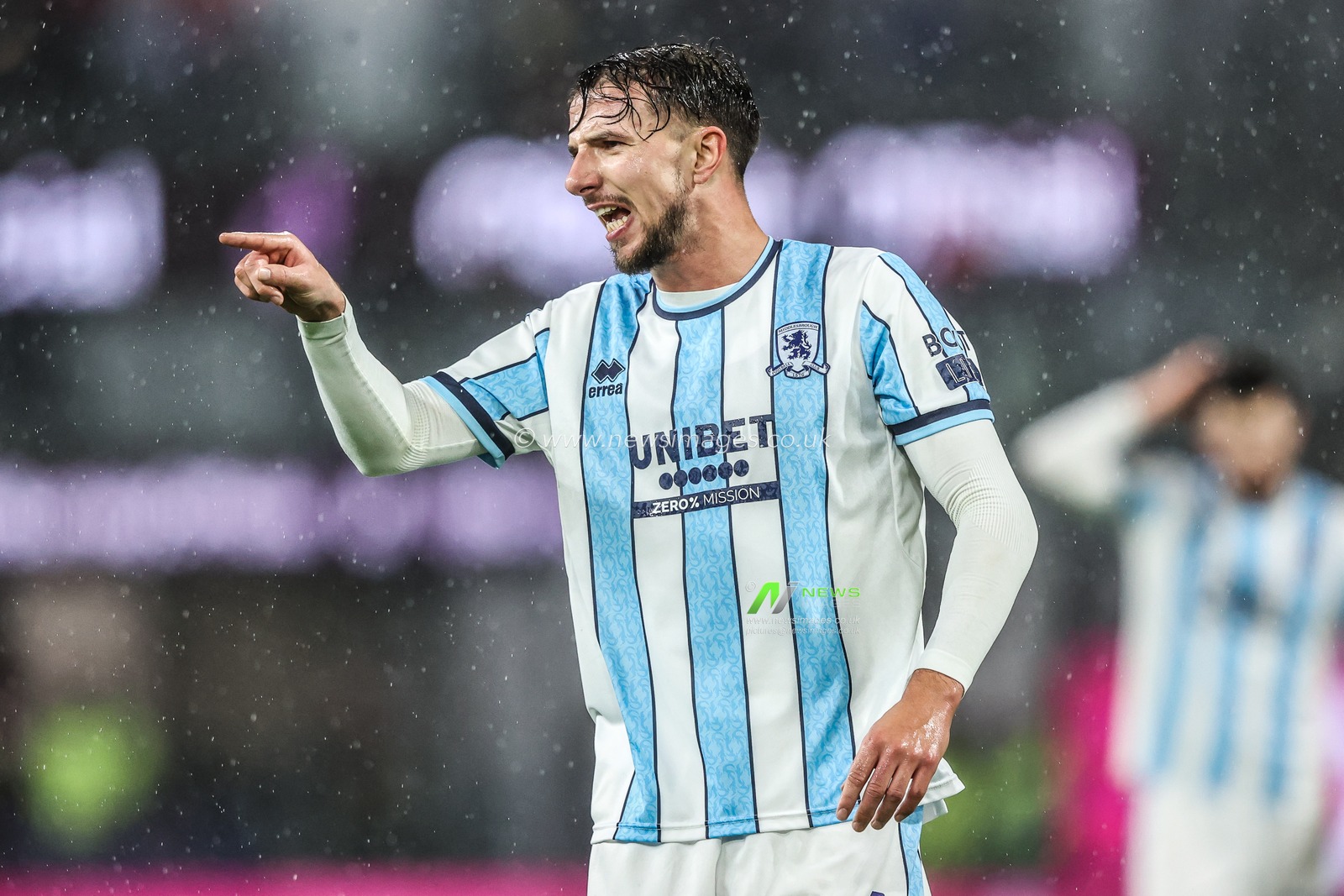 Dan Barlaser of Middlesbrough gives his team instructions during the Sky Bet Championship match Burnley vs Middlesbrough at Turf Moor, Burnley, United Kingdom, 6th December 2024

(Photo by Alfie Cosgrove/News Images)