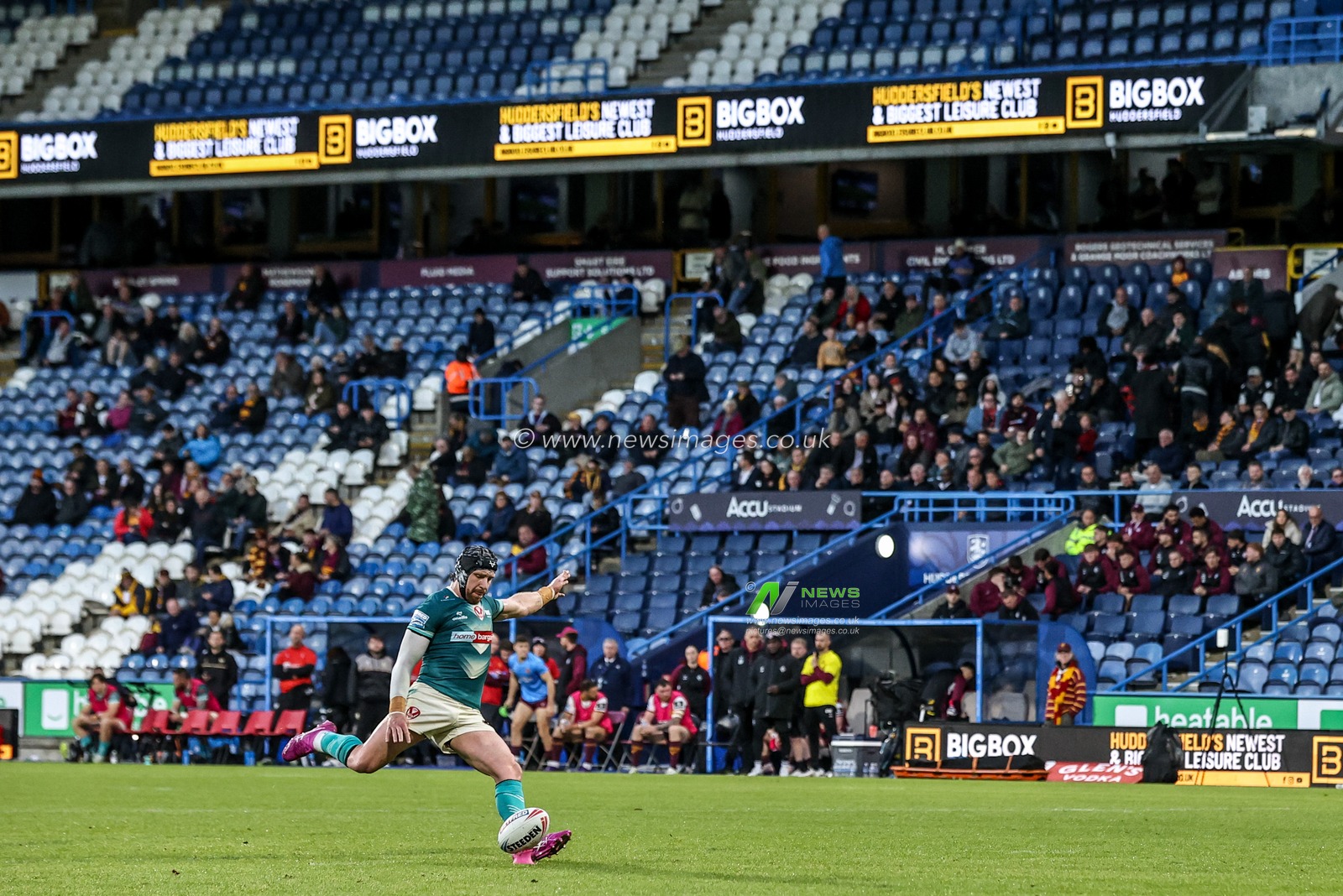 Jackson Hastings of St Helens converts for a goal during the Betfred Super League round 11 match Huddersfield Giants vs St Helens at Accu Stadium, Huddersfield, United Kingdom on 14 May 2026

(Photo by Alfie Cosgrove/News Images)