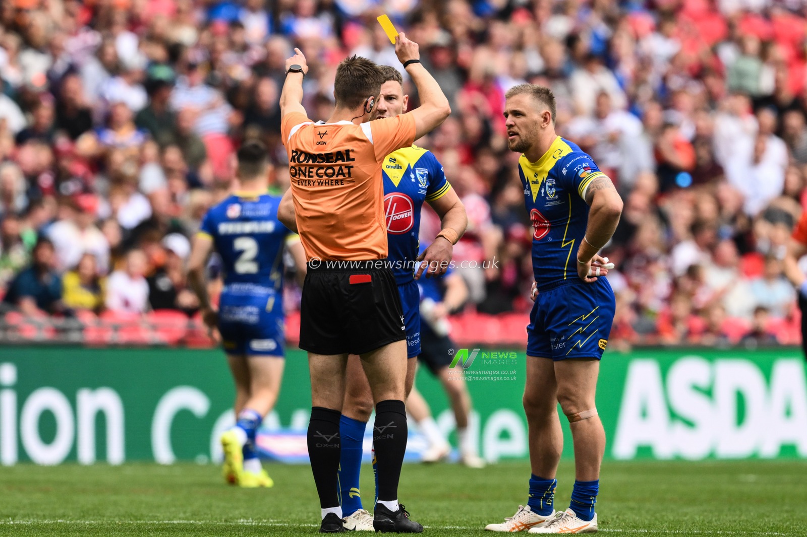 Matt Dufty of Warrington Wolves is shown a yellow card during the Betfred Challenge Cup Final match Warrington Wolves vs Wigan Warriors at Wembley Stadium, London, United Kingdom, 8th June 2024

(Photo by Craig Thomas/News Images)