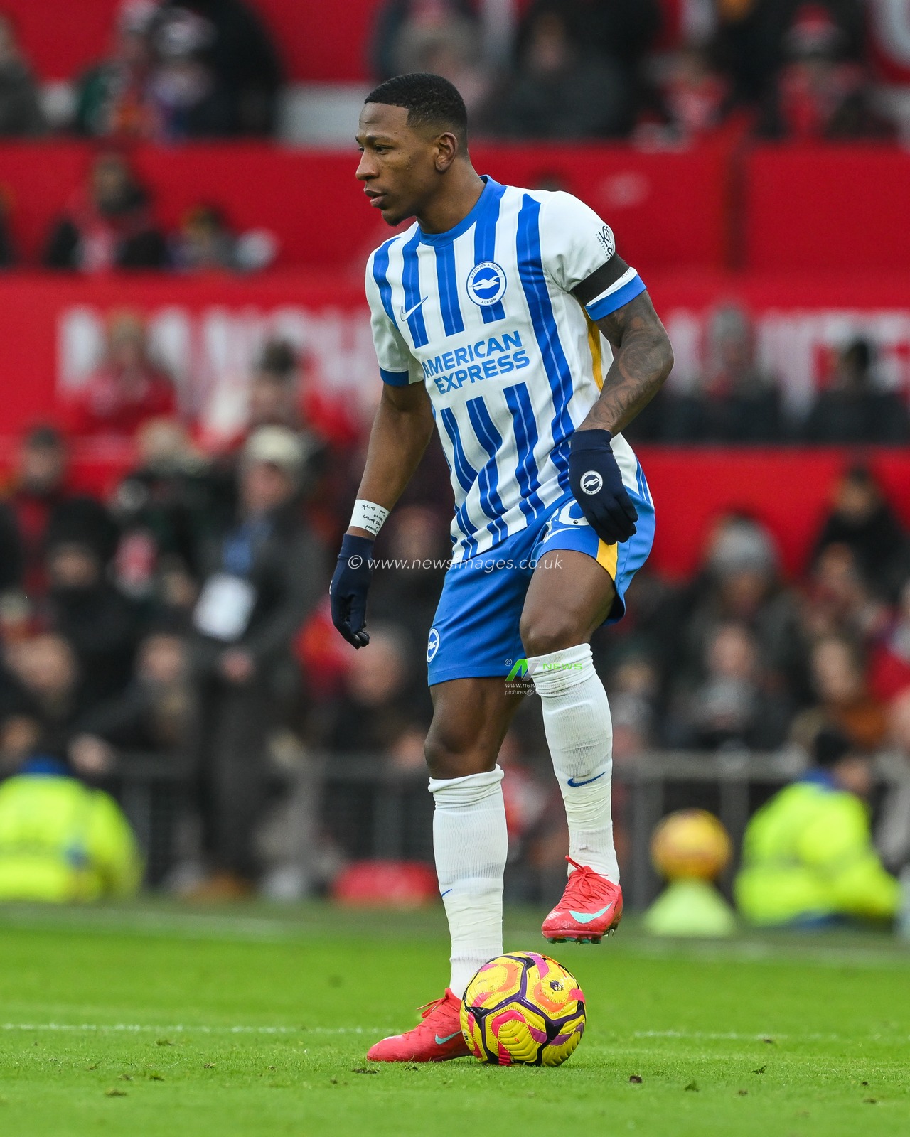Pervis EstupiÃ±Ã¡n of Brighton & Hove Albion in action with the ball during the Premier League match Manchester United vs Brighton and Hove Albion at Old Trafford, Manchester, United Kingdom, 19th January 2025

(Photo by Craig Thomas/News Images)