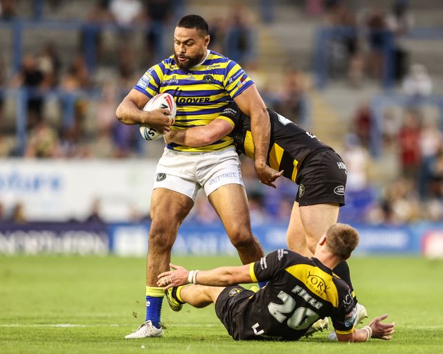 Toafofoa Sipley of Warrington Wolves is tackled by Tom Inman of York Knights during the Betfred Super League round 23 match Warrington Wolves vs York Knights at The Halliwell Jones Stadium, Warrington, United Kingdom on 13 August 2026

(Photo by Alfie Cosgrove/News Images)