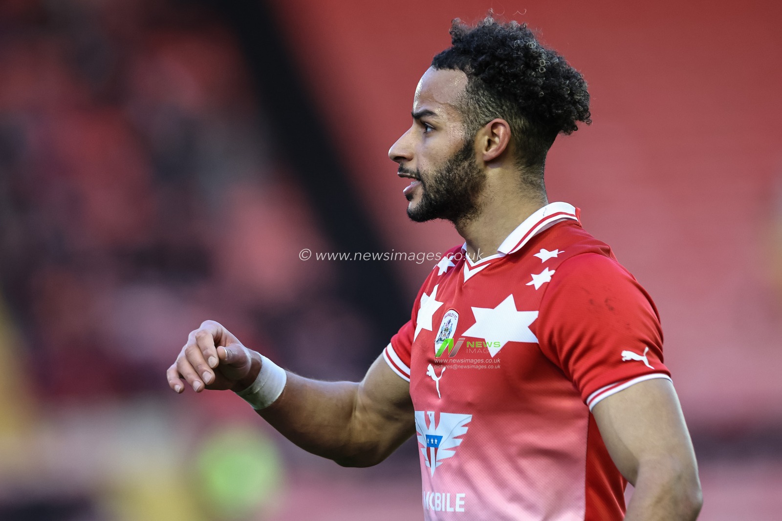 Barry Cotter of Barnsley during the Sky Bet League 1 match Barnsley vs Exeter City at Oakwell, Barnsley, United Kingdom, 27th January 2024

(Photo by Mark Cosgrove/News Images)