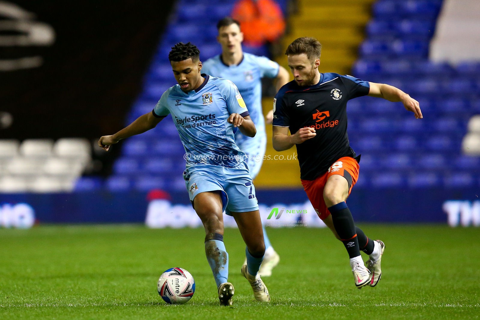 Sam McCallum #21 of Coventry City dribbles the ball