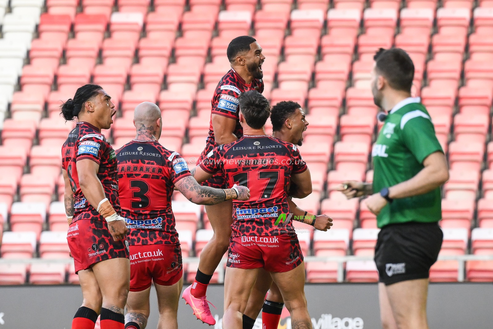 Umyla Hanley of Leigh Leopards celebrates his try during the Betfred Super League Round 11 match Leigh Leopards vs Salford Red Devils at Leigh Sports Village, Leigh, United Kingdom, 10th May 2024

(Photo by Craig Thomas/News Images)