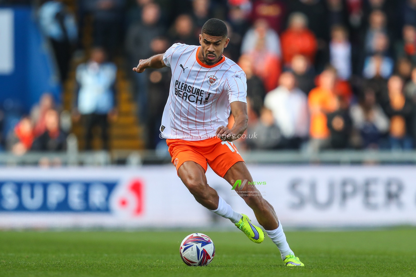 Ashley Fletcher of Blackpool in action during the Sky Bet League 1 match Mansfield Town vs Blackpool at One Call Stadium, Mansfield, United Kingdom, 5th October 2024

(Photo by Gareth Evans/News Images)