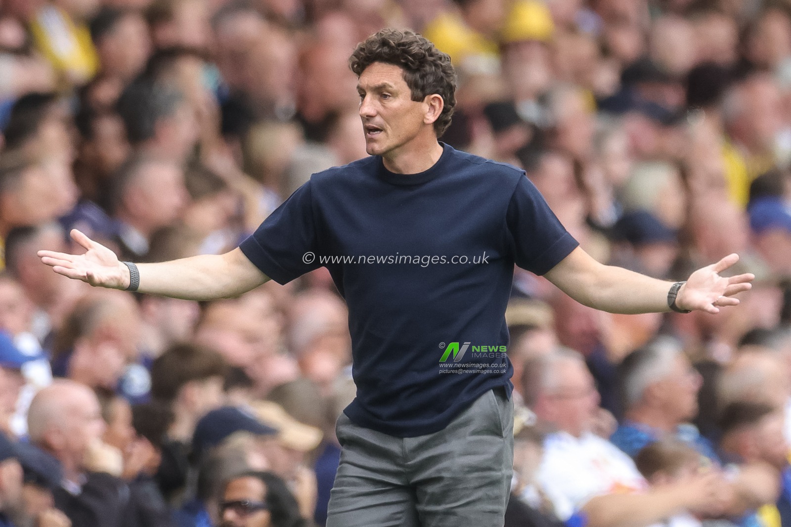 Keith Andrews manager of Brentford reacts in the technical area during the Premier League match Leeds United vs Brentford at Elland Road, Leeds, United Kingdom on 30 August 2026

(Photo by Mark Cosgrove/News Images)