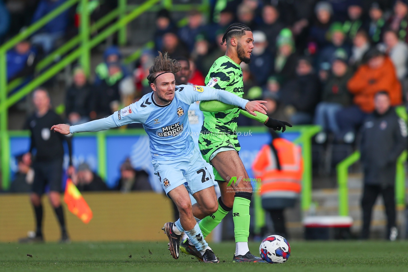 Myles Peart-Harris #25 of Forest Green Rovers and Ben Worman #27 of Cambridge United battle for the ball during the Sky Bet League 1 match Forest Green Rovers vs Cambridge United at The New Lawn, Nailsworth, United Kingdom, 3rd December 2022

(Photo by Gareth Evans/News Images)
