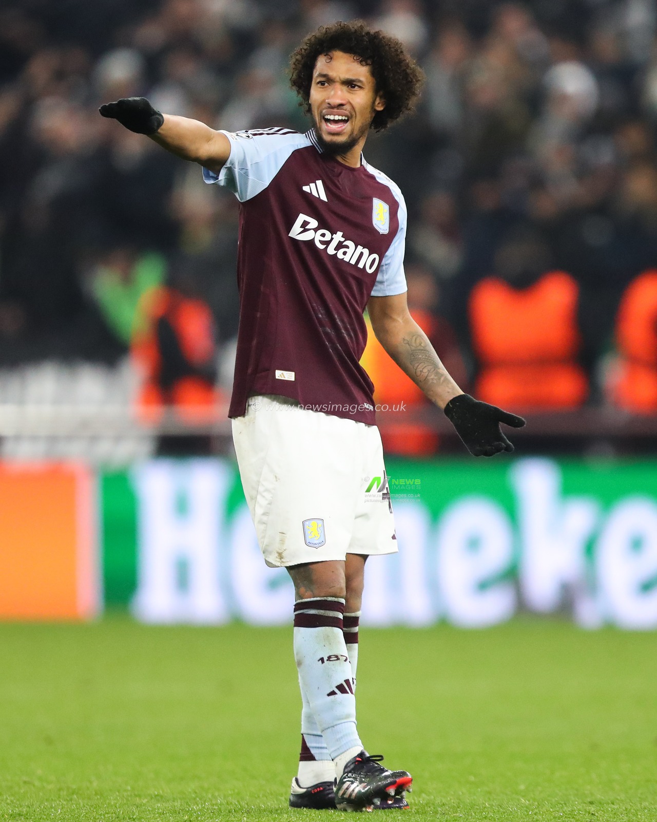Boubacar Kamara of Aston Villa gives his teammates instructions during the UEFA Champions League,League Phase MD5 match Aston Villa vs Juventus at Villa Park, Birmingham, United Kingdom, 27th November 2024

(Photo by Gareth Evans/News Images)