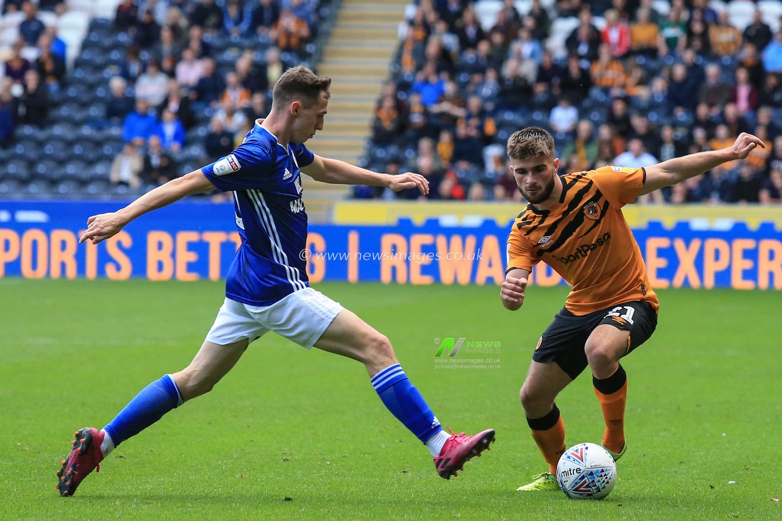 28th September 2019, KCOM Stadium, Hull , England; Sky Bet Championship Football, Hull City vs Cardiff City; Brandon Fleming (21) of Hull City ruins with the ball

Credit:   David Greaves/News Images

English Football League images are subject to DataCo Licence