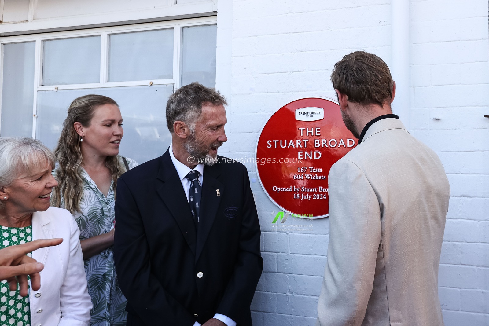 Stuart Broad CBE unveils a plaque as Edgbaston as The pavilion end is re-named The Stuart Broad End during the 2nd Rothesay Test Match match England vs West Indies at Trent Bridge, Nottingham, United Kingdom, 18th July 2024

(Photo by Mark Cosgrove/News Images)
