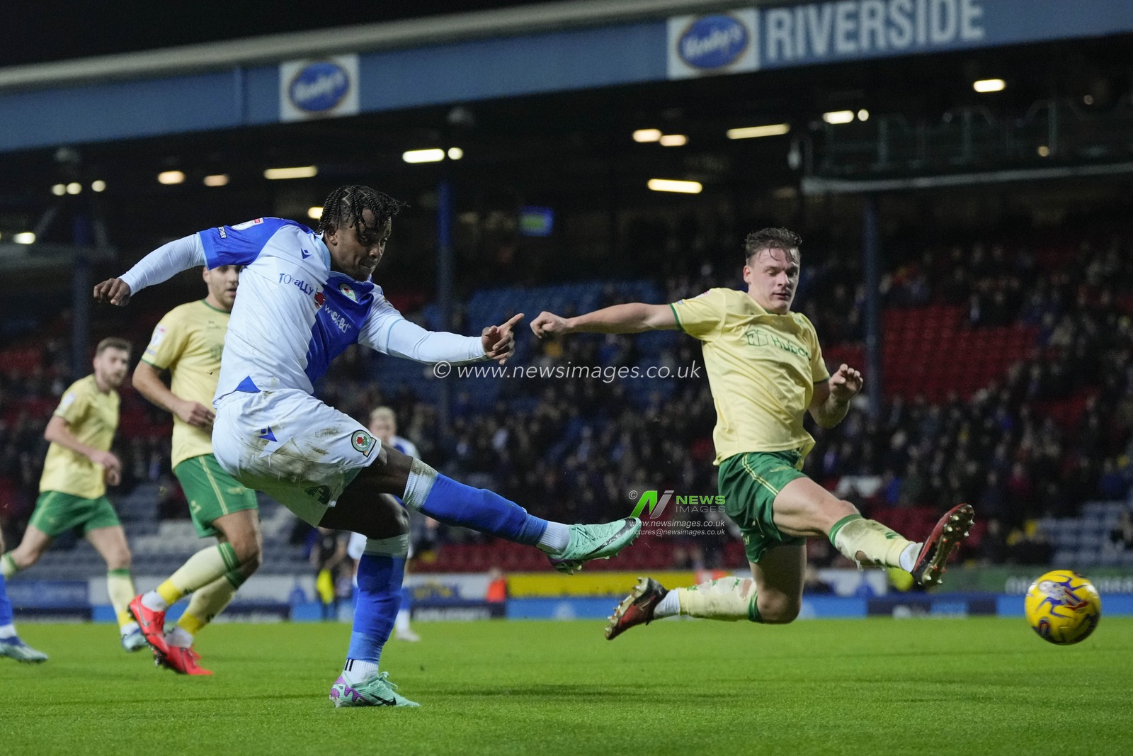Niall Ennis #14 of Blackburn Rovers sets to shoot during the Sky Bet Championship match Blackburn Rovers vs Bristol City at Ewood Park, Blackburn, United Kingdom, 12th December 2023

(Photo by Steve Flynn/News Images)