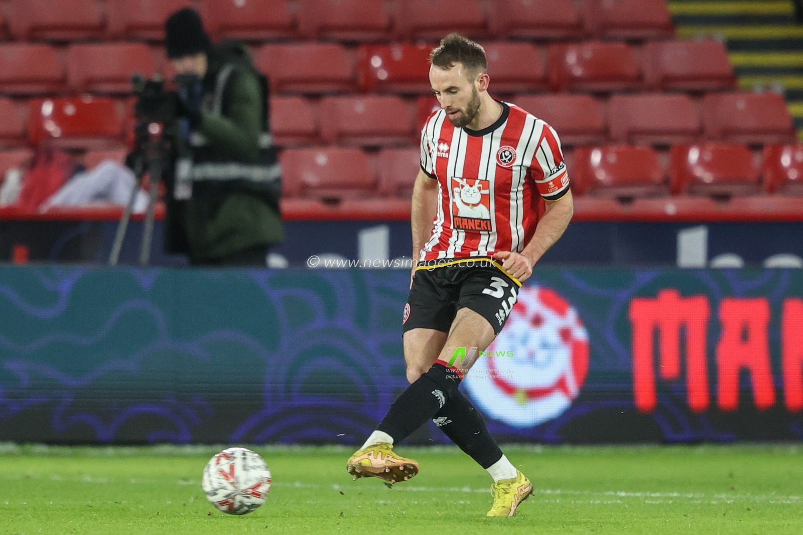 Rhys Norrington-Davies of Sheffield United passes the ball during the Emirates FA Cup 3rd Round match Sheffield United vs Cardiff City at Bramall Lane, Sheffield, United Kingdom, 9th January 2025

(Photo by Alfie Cosgrove/News Images)