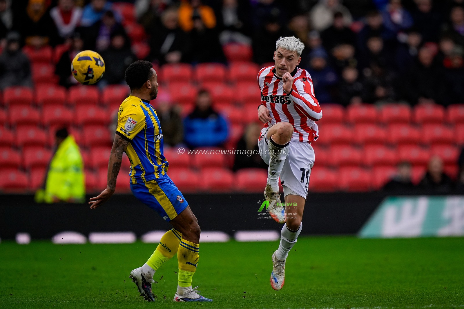 Tomas Rigo of Stoke City blocks a shot from Welington of Southampton during the Sky Bet Championship match Stoke City vs Southampton at Bet365 Stadium, Stoke-on-Trent, United Kingdom, 31st January 2026

(Photo by Maynard Manyowa/News Images)