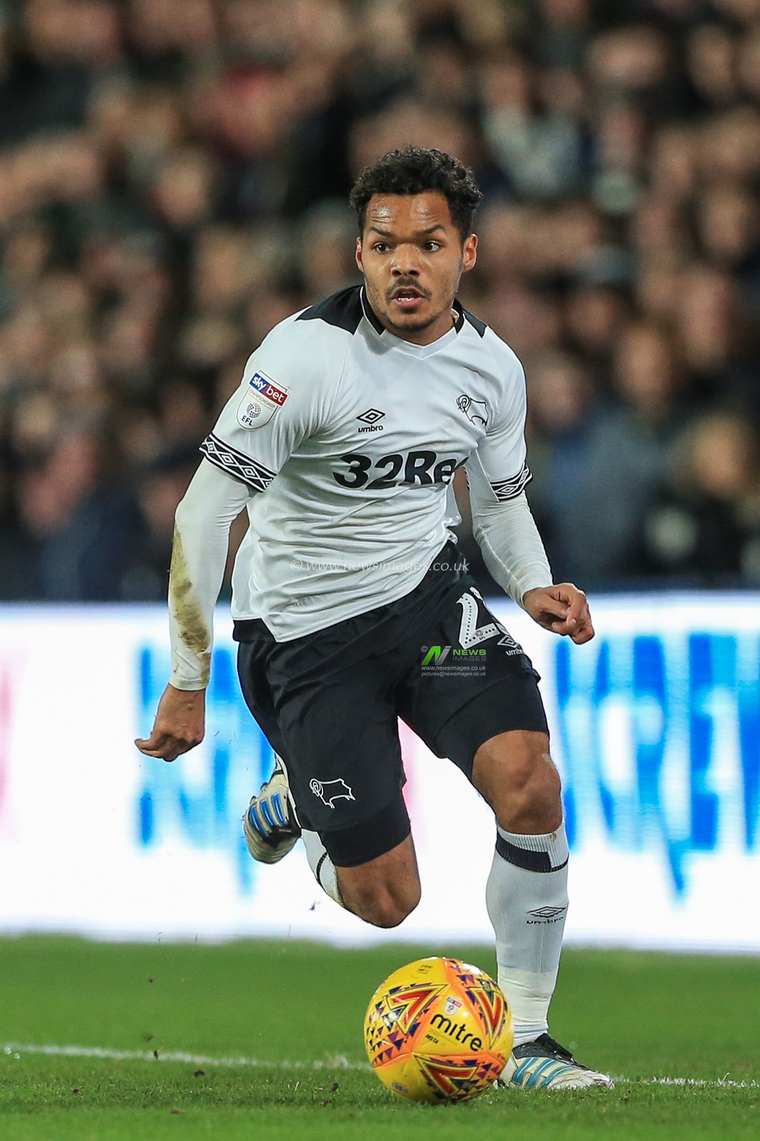 1st January 2019, Pride Park, Derby, England; Sky Bet Championship, Derby County vs Middlesbrough ;  Duane Holmes (23) of Derby County makes a break with the ball

Credit: Mark Cosgrove/News Images 

English Football League images are subject to DataCo Licence