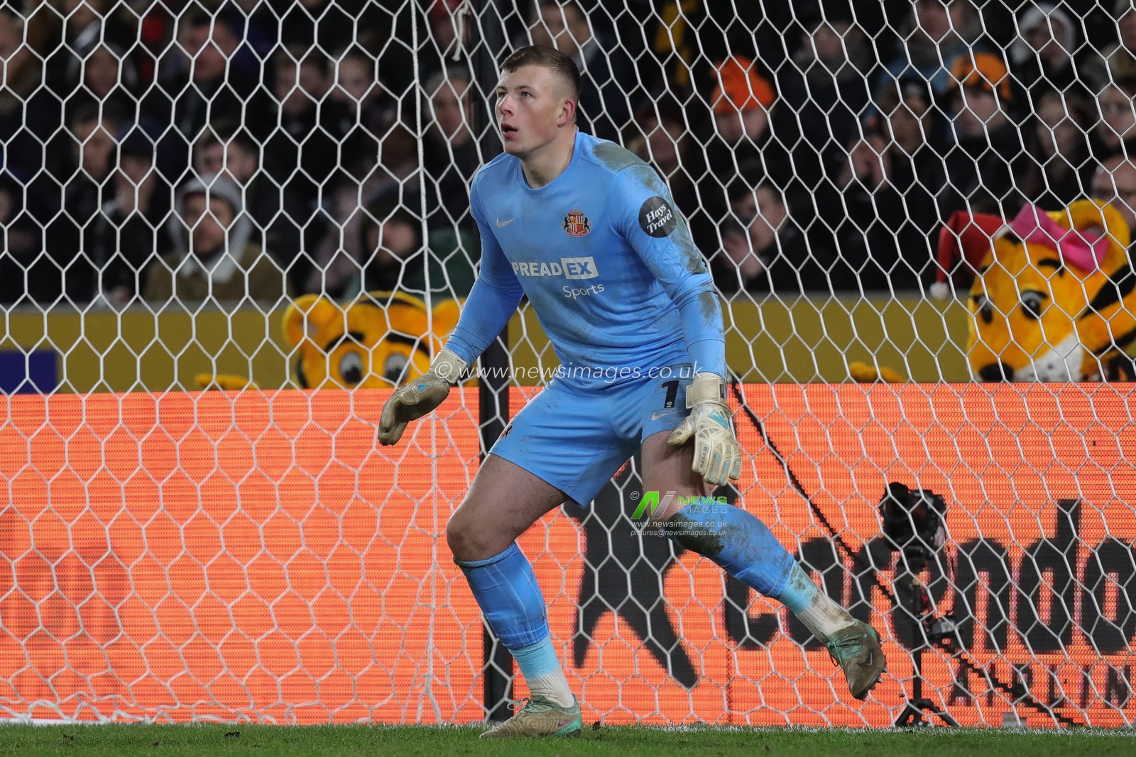 Anthony Patterson #1 of Sunderland during the Sky Bet Championship match Hull City vs Sunderland at MKM Stadium, Hull, United Kingdom, 26th December 2023

(Photo by James Heaton/News Images)