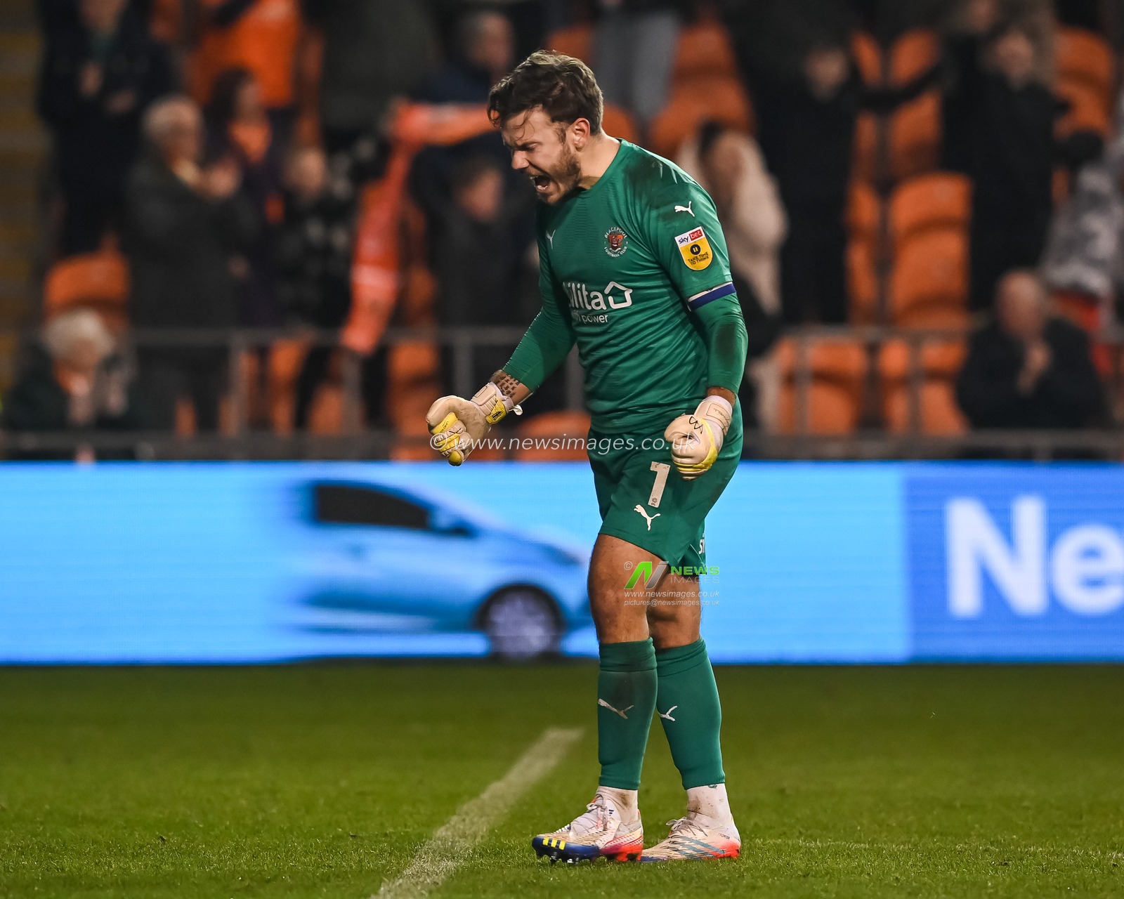 Chris Maxwell #1 of Blackpool celebrates his sides goal to make it 2-2 during the Sky Bet Championship match Blackpool vs Huddersfield Town at Bloomfield Road, Blackpool, United Kingdom, 7th February 2023

(Photo by Craig Thomas/News Images)