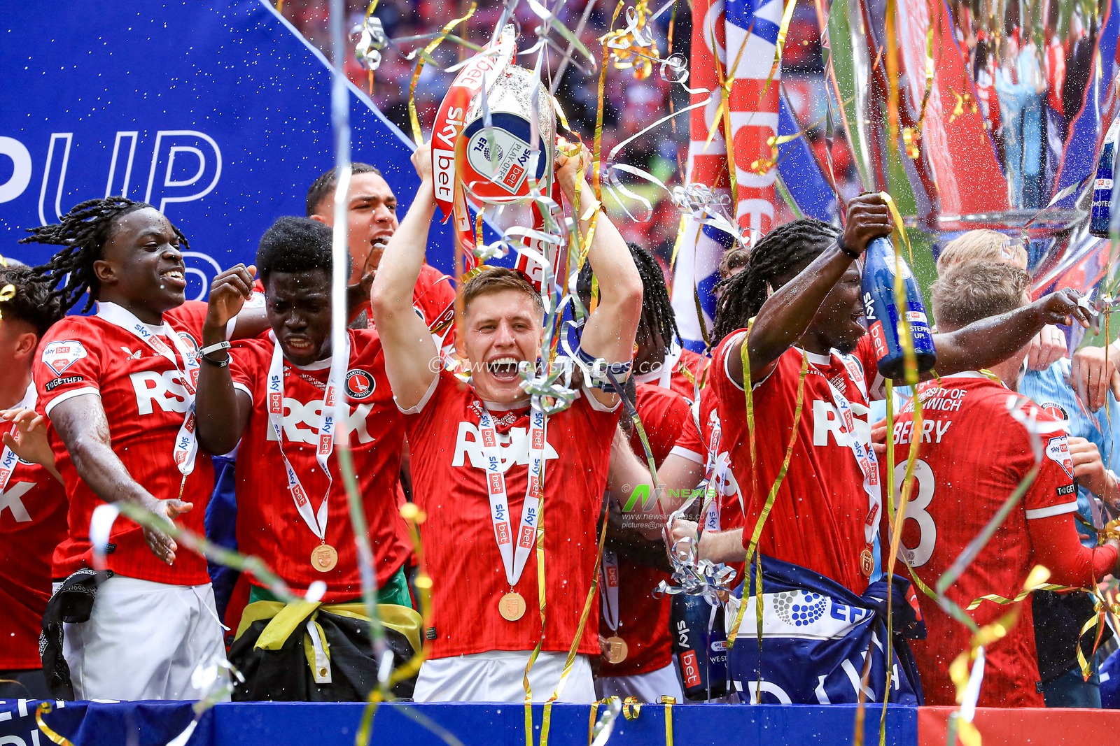 Charlton Athletic lift the League One Play-Off trophy after the Sky Bet League 1 Playoff Final match Charlton Athletic vs Leyton Orient at Wembley Stadium, London, United Kingdom, 25th May 2025

(Photo by Jorge Horsted/News Images)