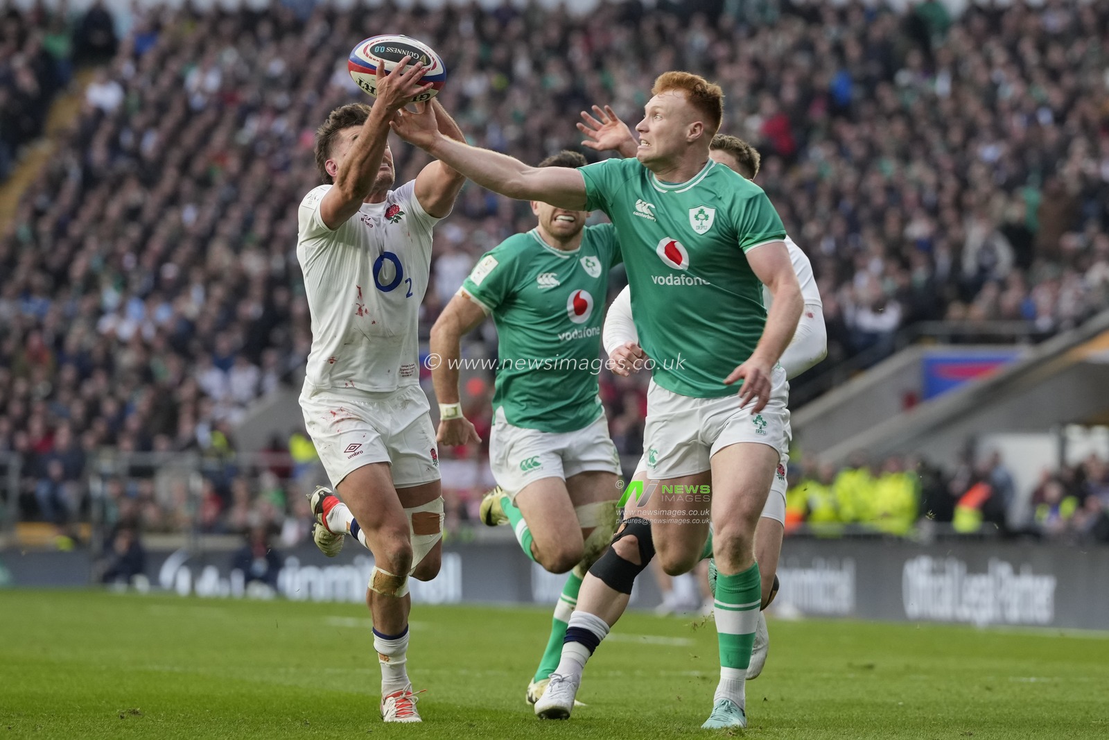 George Furbank of England competes for a bouncing ball with Ciaran Frawley of Ireland, George Furbank was adjudged to have knocked on during the 2024 Guinness 6 Nations match England vs Ireland at Twickenham Stadium, Twickenham, United Kingdom, 9th March 2024

(Photo by Steve Flynn/News Images)