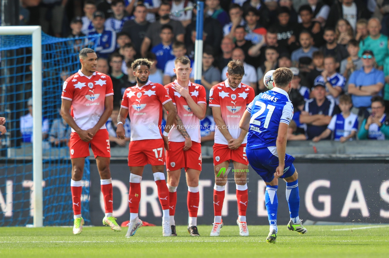 Liam Kitching #5 of Barnsley blocks a free kick with his head from Antony Evans of Bristol Rovers during the Sky Bet League 1 match Bristol Rovers vs Barnsley at Memorial Stadium, Bristol, United Kingdom, 12th August 2023

(Photo by Alfie Cosgrove/News Images)