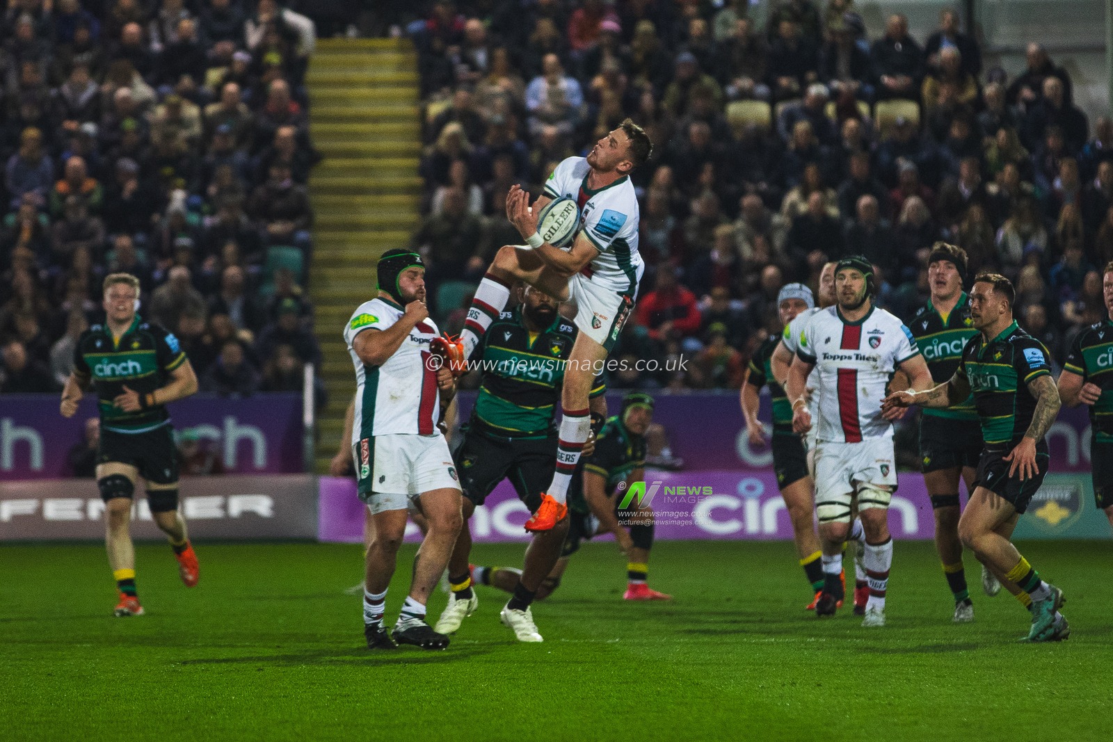 Freddie Steward wins a high ball during the Gallagher Premiership match Northampton Saints vs Leicester Tigers at Cinch Stadium at Franklin's Gardens, Northampton, United Kingdom, 21st March 2025

(Photo by Craig Evans/News Images)