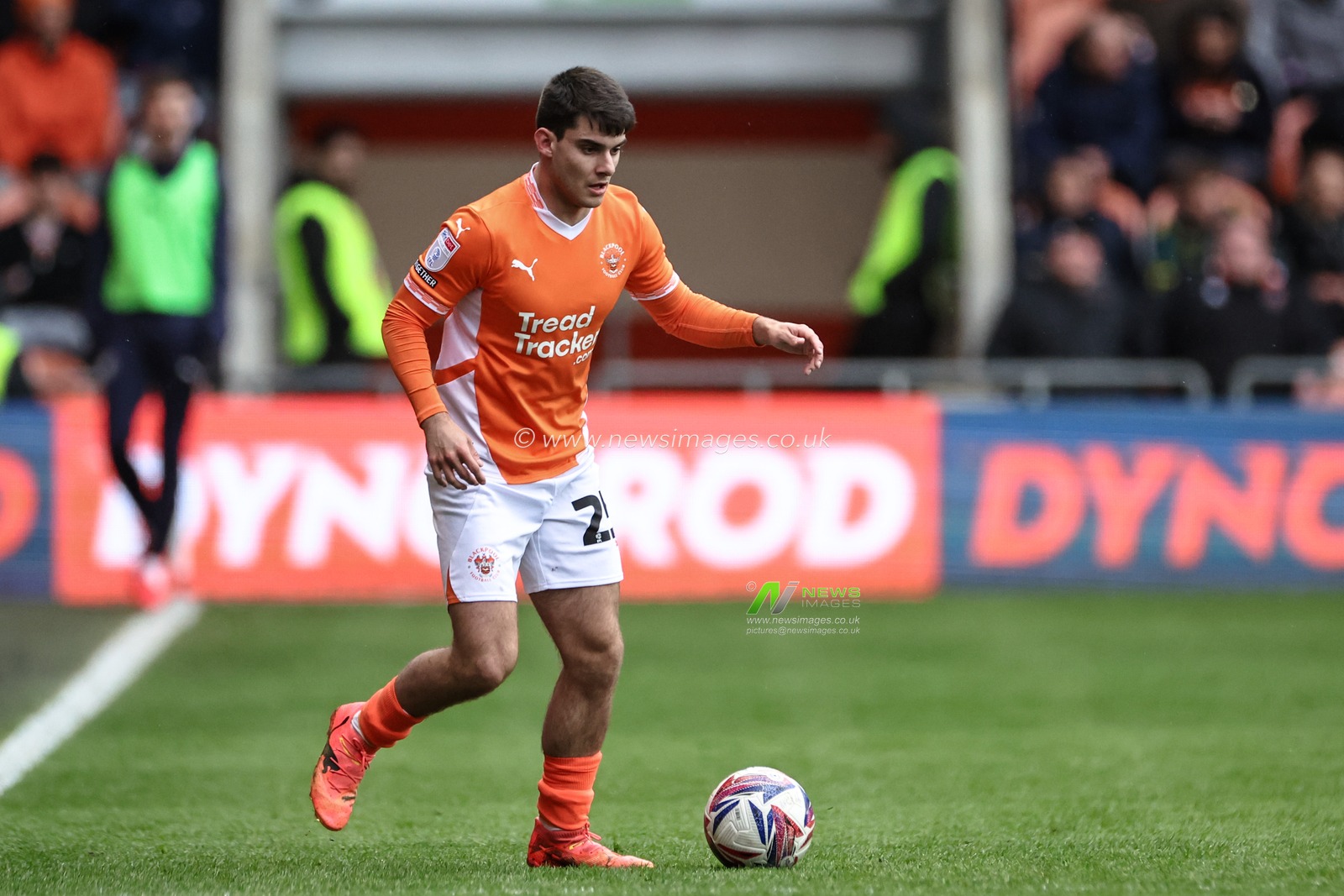 Rob Apter of Blackpool with the ball during the Sky Bet League 1 match Blackpool vs Bolton Wanderers at Bloomfield Road, Blackpool, United Kingdom, 29th March 2025

(Photo by Mark Cosgrove/News Images)