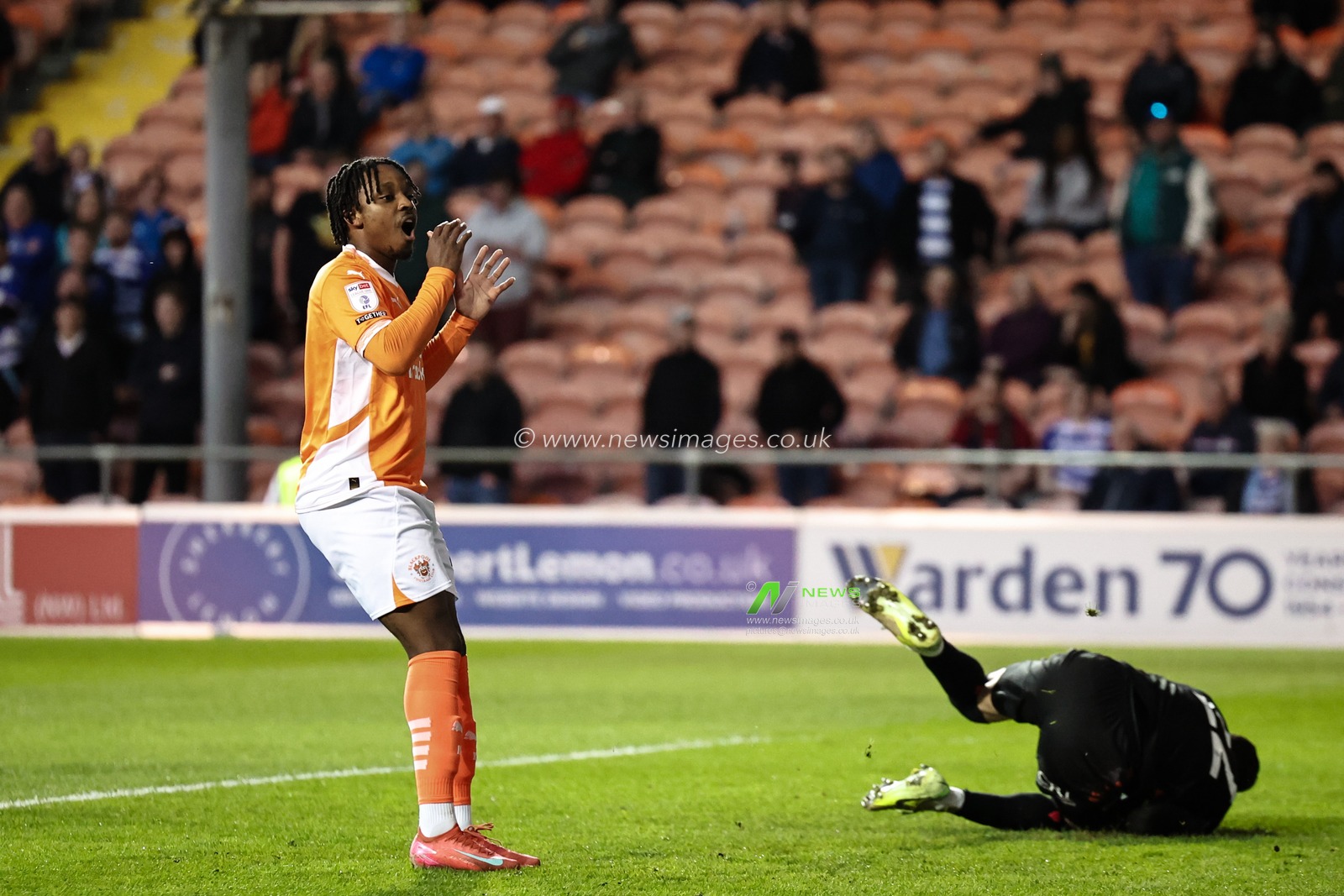 Niall Ennis of Blackpool reacts after he chips the ball just over the bar during the Sky Bet League 1 match Blackpool vs Reading at Bloomfield Road, Blackpool, United Kingdom, 1st April 2025

(Photo by Mark Cosgrove/News Images)