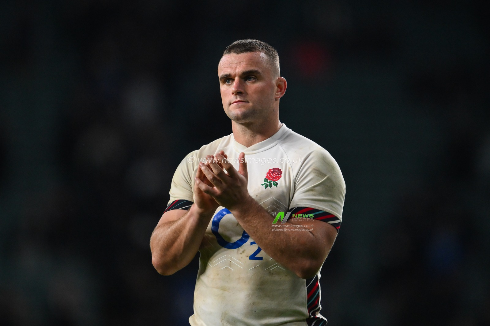 Ben Earl of England applauds the fans at the end of the Autumn Nations Series match England vs New Zealand at Allianz Stadium,, Twickenham, United Kingdom, 2nd November 2024

(Photo by Craig Thomas/News Images)