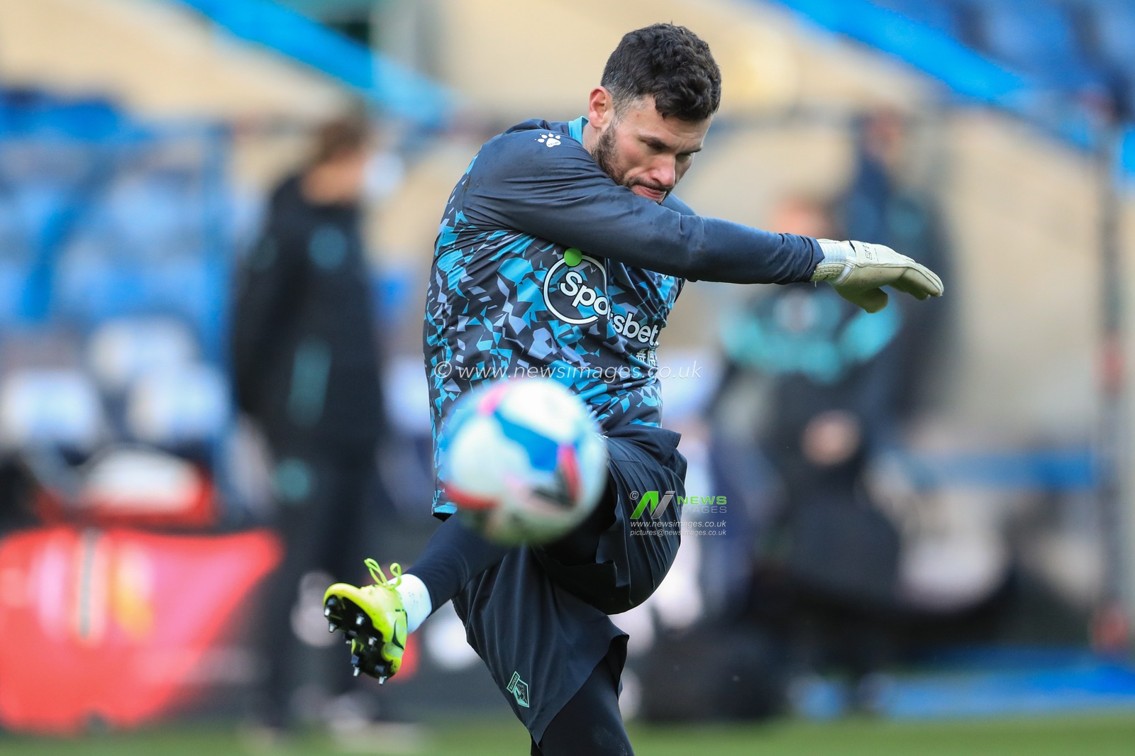 Ben Foster #1 of Watford during the pre-game warmup
