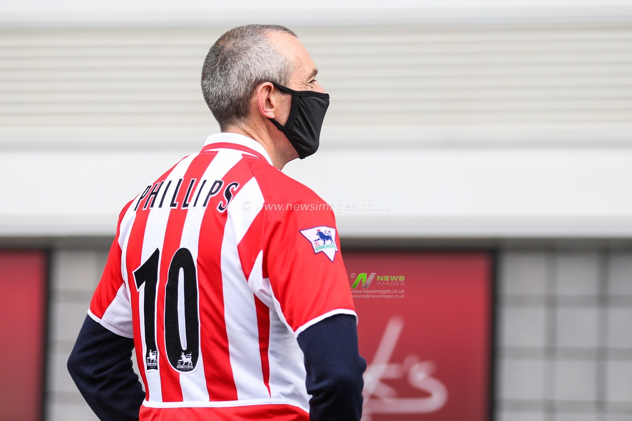 Sunderland fans wait for there team to arrived at the Keepmoat stadium ahead of there game against Doncaster