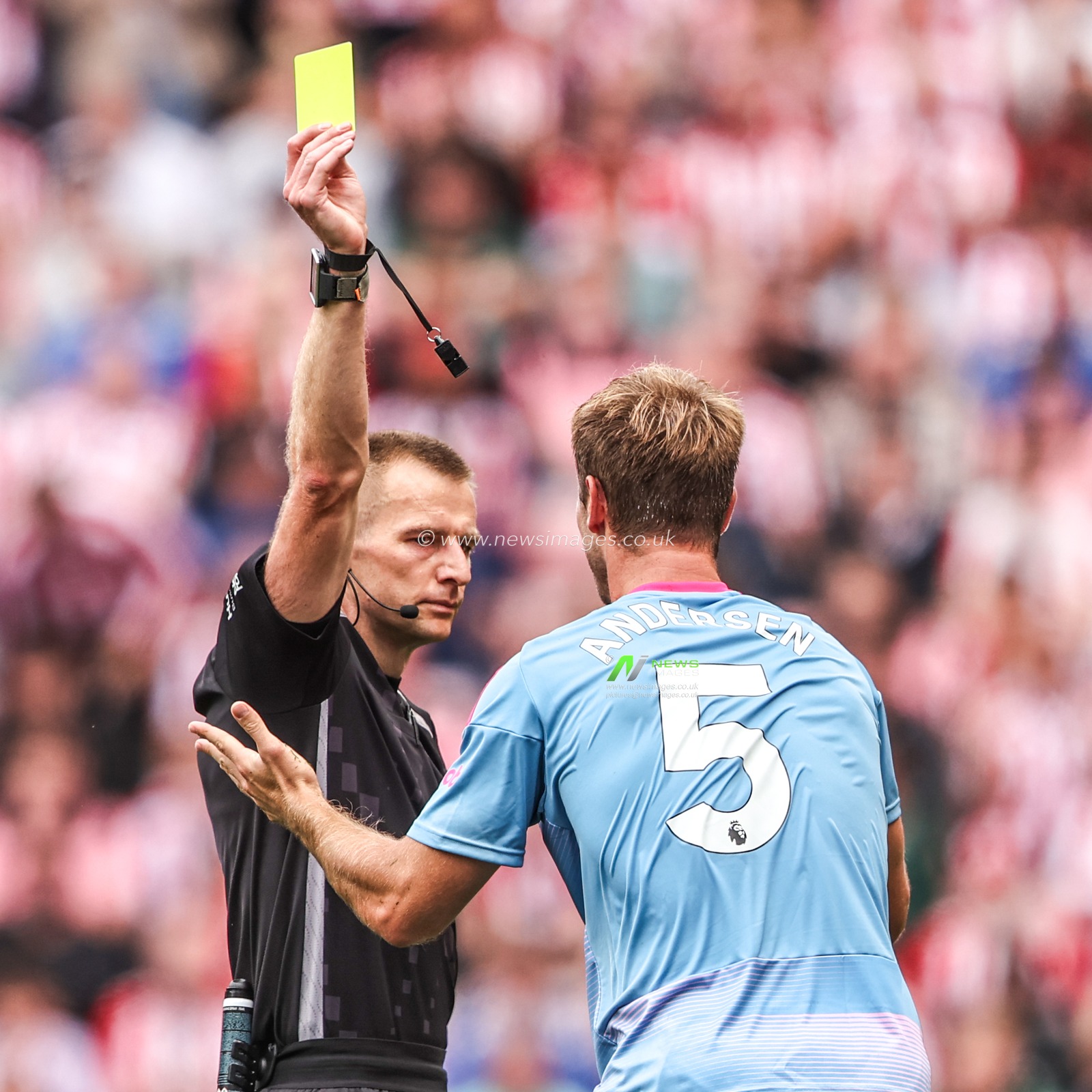 Referee Michael Salisbury gives a yellow card to Joachim Andersen of Fulham during the Premier League match Sunderland vs Fulham at Stadium Of Light, Sunderland, United Kingdom on 30 August 2026

(Photo by Alfie Cosgrove/News Images)