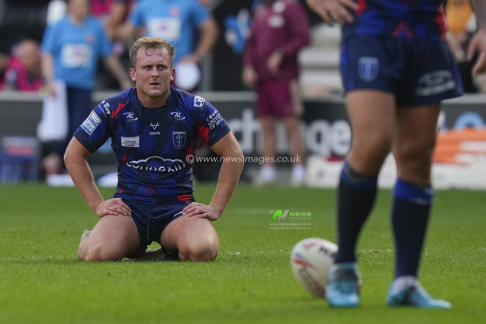 A dejected Jez Litten #14 of Hull KR during the Betfred Super League Semi Final match Wigan Warriors vs Hull KR at DW Stadium, Wigan, United Kingdom, 7th October 2023

(Photo by Steve Flynn/News Images)