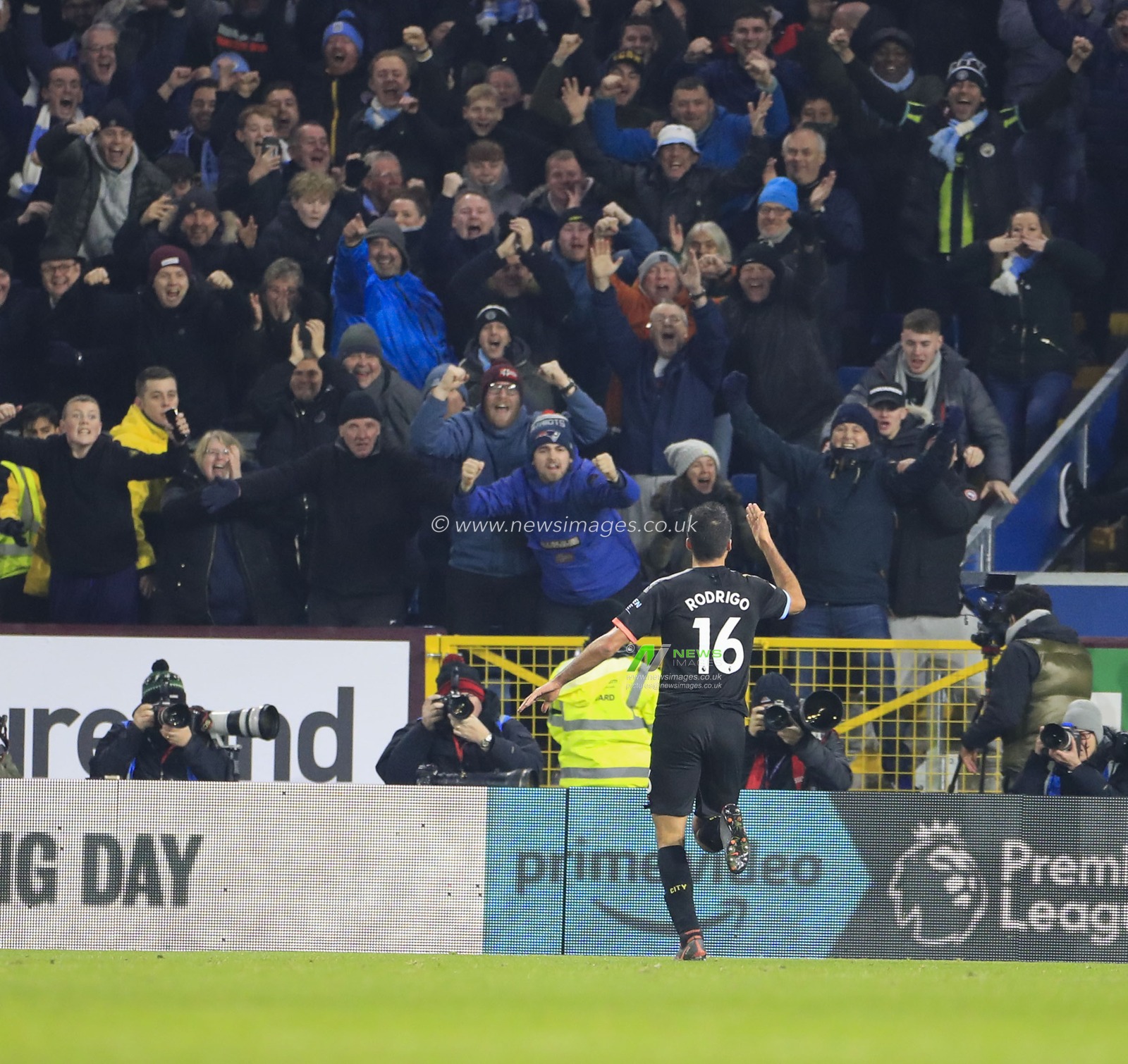 3rd December 2019, Turf Moor, Burnley, England; Premier League, Burnley v Manchester City : Rodri (16) of Manchester City celebrates scoring his teams third goal in the 68th minute, 0-3 to City  

Credit: Conor Molloy/News Images