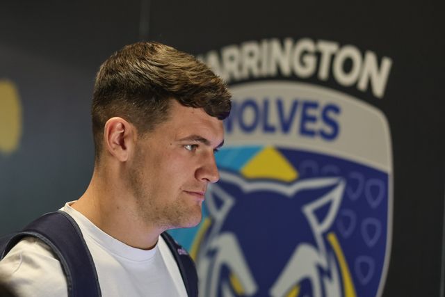 Josh Thewlis of Warrington Wolves arrives during the Betfred Super League Round 25 match Warrington Wolves vs Leigh Leopards at Halliwell Jones Stadium, Warrington, United Kingdom, 6th September 2025

(Photo by Mark Cosgrove/News Images)