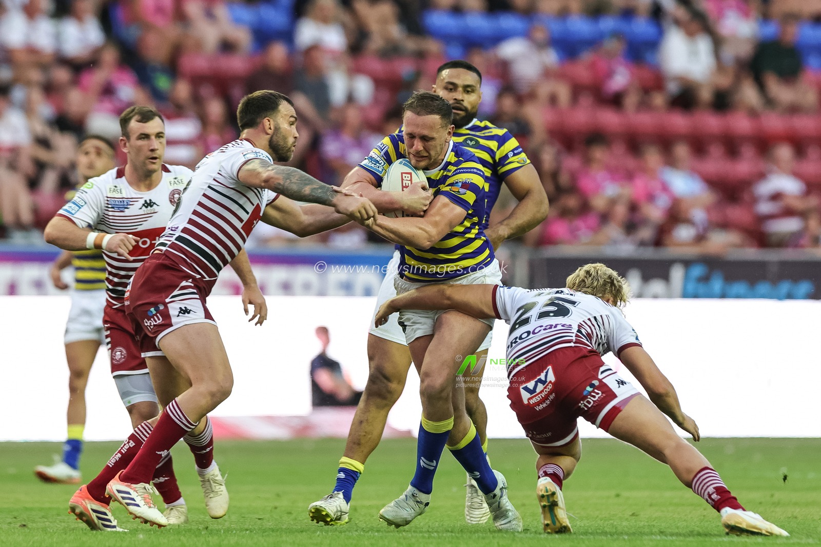 Ben Currie of Warrington Wolves in action during the Betfred Super League round 18 match Wigan Warriors vs Warrington Wolves at The Brick Community Stadium, Wigan, United Kingdom on 10 July 2026

(Photo by Mark Cosgrove/News Images)
